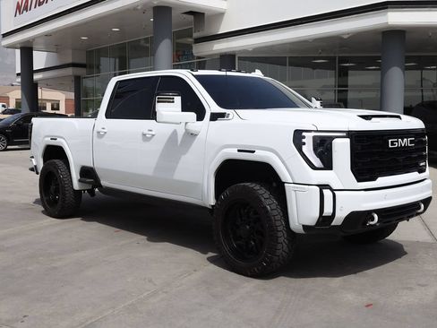 Used 2025 GMC Sierra 3500 AT4 w/ AT4 Premium Plus Package AWD/4WD image 8