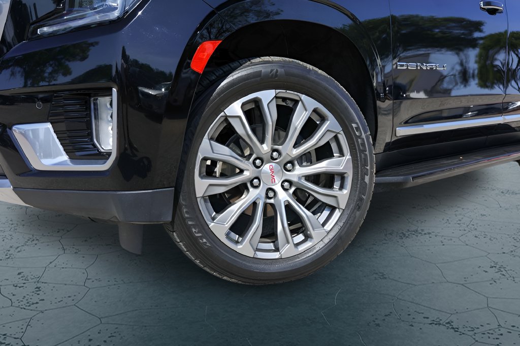 Used 2021 GMC Yukon Denali RWD image 3