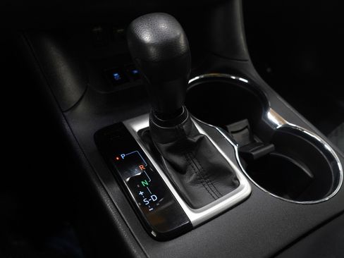 Used 2019 Toyota Highlander LE image 24