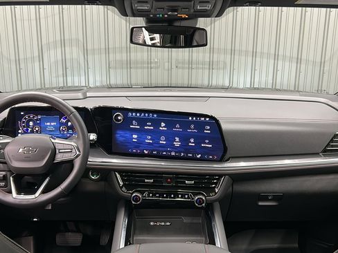 Used 2025 Chevrolet Suburban RST w/ RST Capability Package image 33