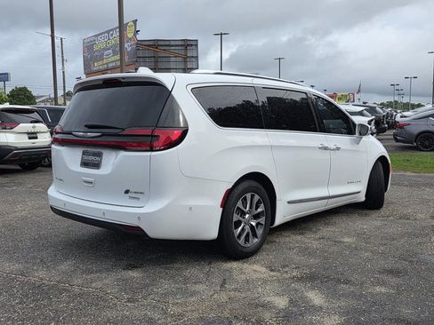 Used 2022 Chrysler Pacifica Pinnacle FWD image 6