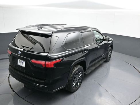 Certified 2023 Toyota Sequoia Platinum image 40