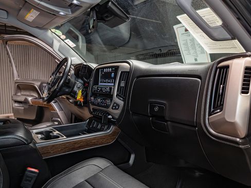 Used 2017 GMC Sierra 2500 Denali w/ Duramax Plus Package AWD/4WD image 15