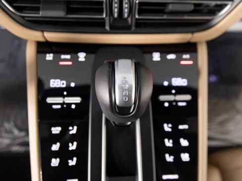 Certified 2026 Porsche Macan AWD/4WD image 26