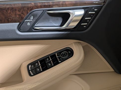 Certified 2026 Porsche Macan AWD/4WD image 20