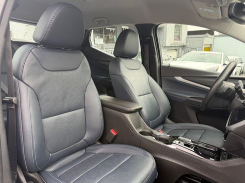 Used 2023 Chevrolet Bolt EUV LT w/ Convenience Package FWD image 32