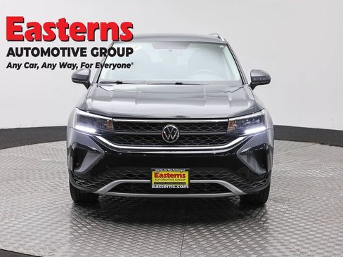 Used 2022 Volkswagen Taos SE AWD/4WD image 2