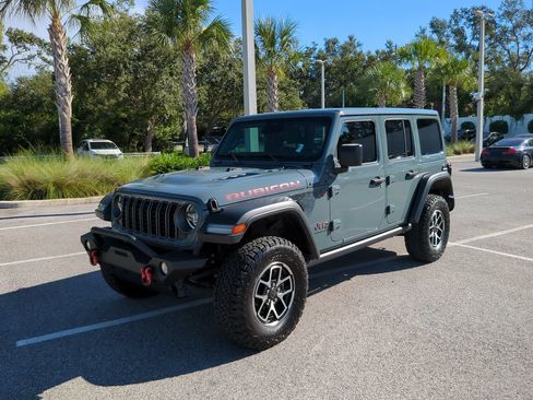 Used 2025 Jeep Wrangler Unlimited Rubicon AWD/4WD image 2