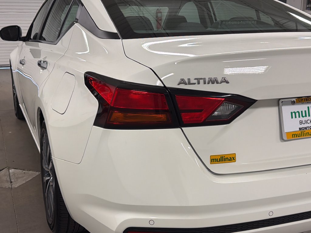 Used 2025 Nissan Altima 2.5 SV FWD image 15