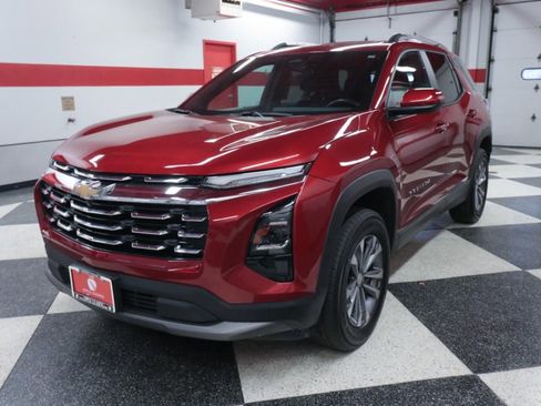 Used 2026 Chevrolet Equinox LT w/ Convenience Package II FWD image 5