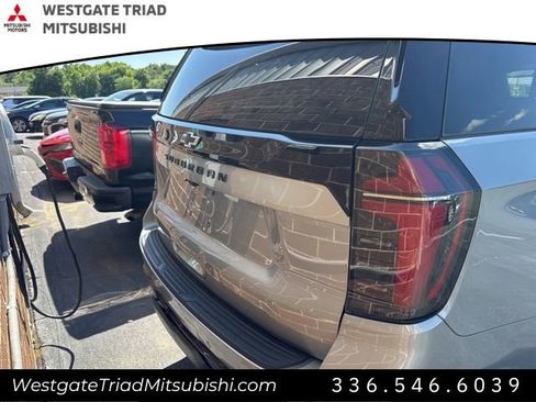 Used 2025 Chevrolet Suburban Z71 AWD/4WD image 5