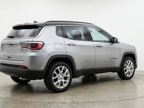 Used 2025 Jeep Compass Limited image 9