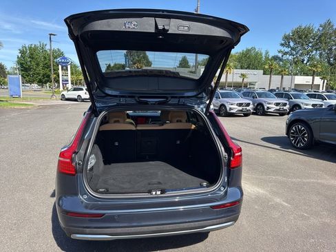 Used 2026 Volvo V60 B5 Cross Country Ultra AWD/4WD image 16