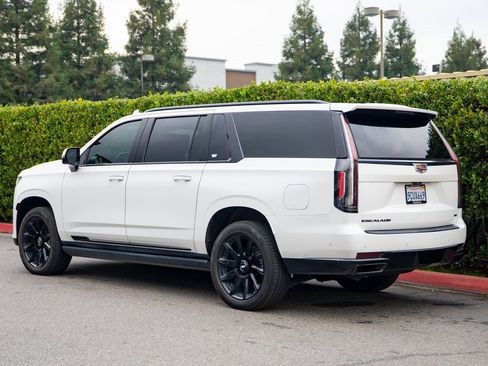 Used 2022 Cadillac Escalade ESV Premium Luxury Platinum w/ Heavy-Duty Trailer Package image 7