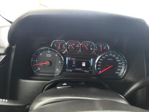 Used 2018 Chevrolet Suburban LT w/ Luxury Package image 15