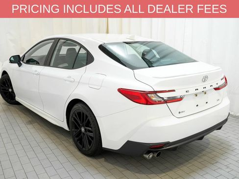 Used 2025 Toyota Camry SE FWD image 3