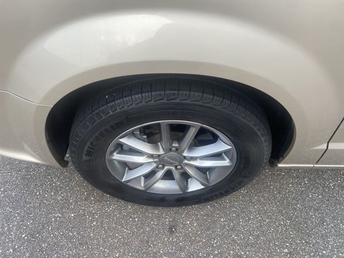 Used 2015 Dodge Grand Caravan SE FWD image 8