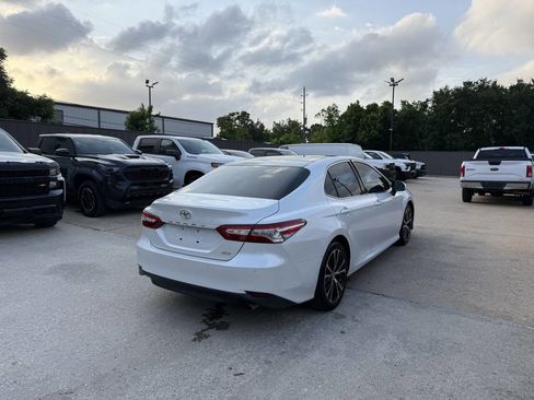 Used 2018 Toyota Camry XLE FWD image 5