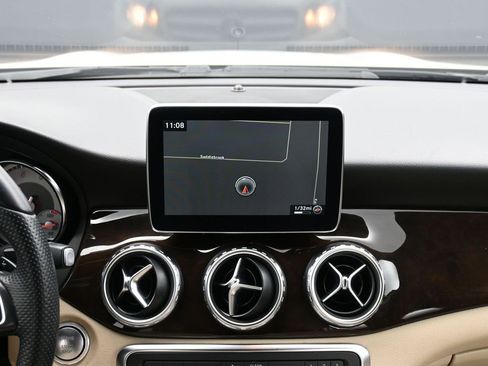 Used 2016 Mercedes-Benz GLA 250 GLA 250 w/ Multimedia Package image 44