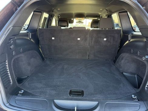 Used 2020 Jeep Grand Cherokee Laredo image 20