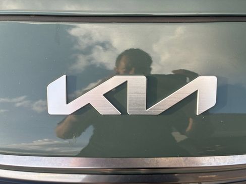 Used 2024 Kia Niro SX Touring FWD image 33