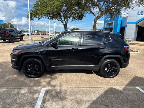 Used 2021 Jeep Compass Latitude FWD image 8