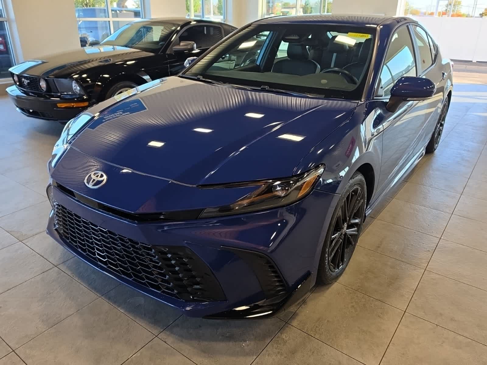 Used 2025 Toyota Camry SE FWD image 1