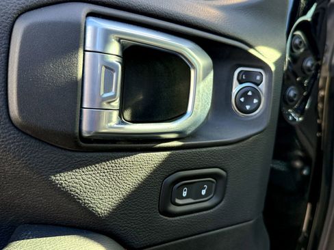 Used 2021 Jeep Wrangler Unlimited Rubicon w/ Xtreme Recon 35" Tire Package image 16