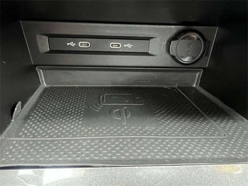 Used 2022 Volkswagen Tiguan SE image 22