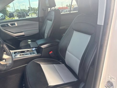 Used 2024 Ford Explorer XLT w/ Equipment Group 202A RWD image 9