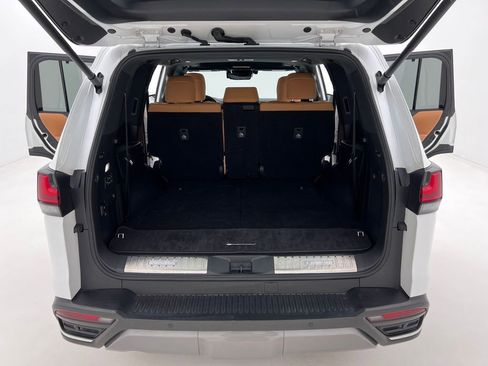 Used 2024 Lexus LX 600 4WD w/ Luxury Package image 24