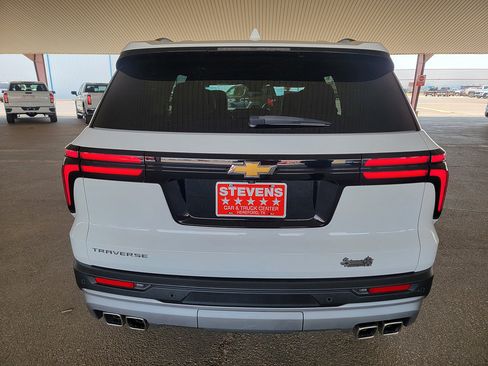 Used 2025 Chevrolet Traverse LT FWD image 8
