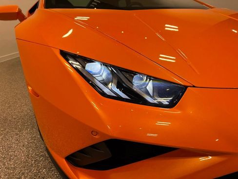 Used 2021 Lamborghini Huracan EVO image 4