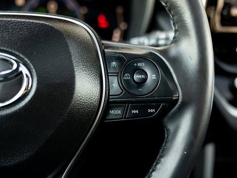 Used 2024 Toyota Corolla Cross XSE w/ Convenience Package image 16