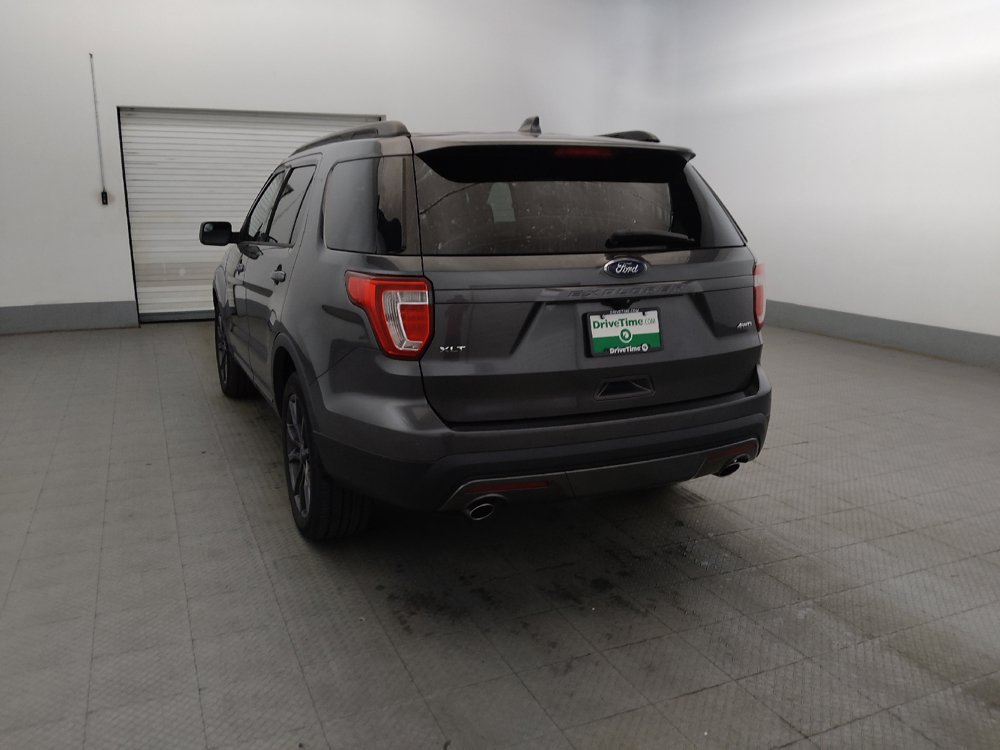 Used 2017 Ford Explorer XLT w/ Equipment Group 202A AWD/4WD image 6