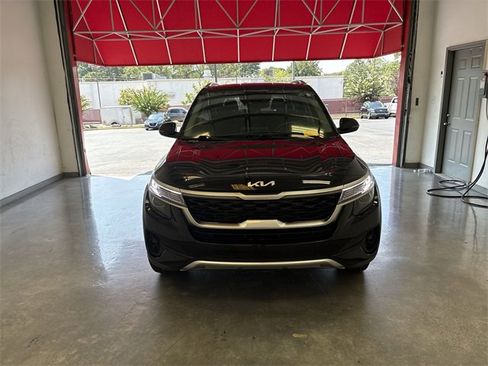 Used 2023 Kia Seltos EX image 11