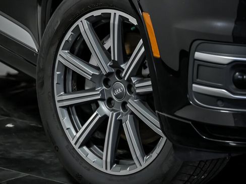 Used 2018 Audi Q7 3.0T Prestige w/ Prestige Package AWD/4WD image 3
