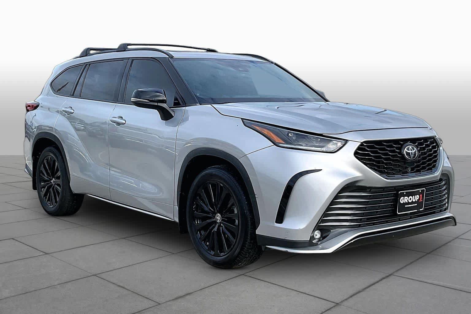 Used 2023 Toyota Highlander XSE FWD image 3