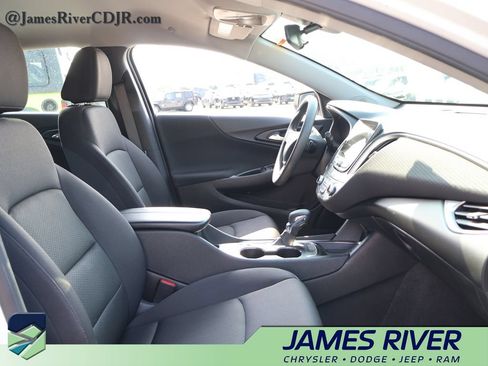 Used 2024 Chevrolet Malibu LT FWD image 9