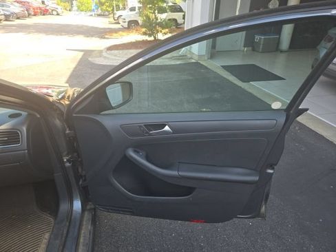 Used 2013 Volkswagen Jetta S FWD image 21