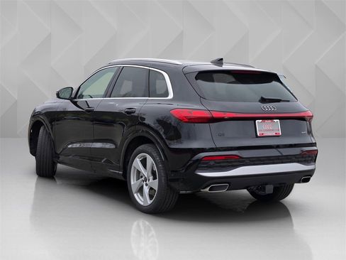 New 2025 Audi Q5 Prestige image 4