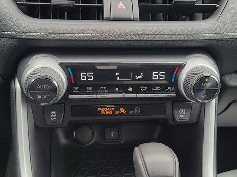 Used 2021 Toyota RAV4 XLE w/ Carpet Mat Package (TMS) image 28