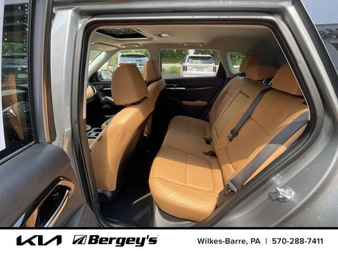 Certified 2024 Kia Seltos SX w/ SX Sunroof Package AWD/4WD image 17