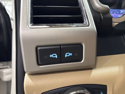 Used 2021 Ford F250 Lariat w/ FX4 Off-Road Package image 28