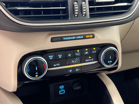 Used 2022 Ford Escape SE w/ SE Sport Appearance Package FWD image 27