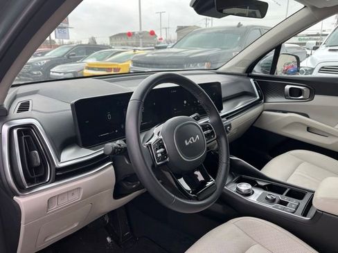 Certified 2025 Kia Sorento EX image 20