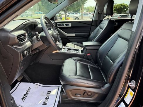 Used 2023 Ford Explorer XLT w/ Equipment Group 202A AWD/4WD image 12