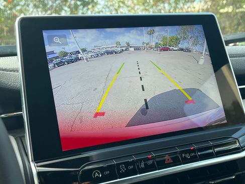 Used 2025 Jeep Compass Limited image 17