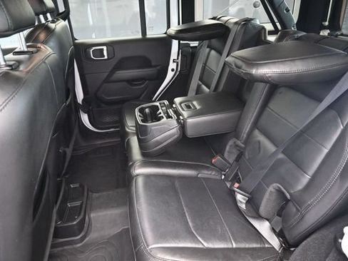 Used 2022 Jeep Wrangler Unlimited Sahara AWD/4WD image 18