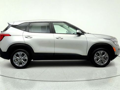 Used 2025 Kia Seltos LX AWD/4WD image 4
